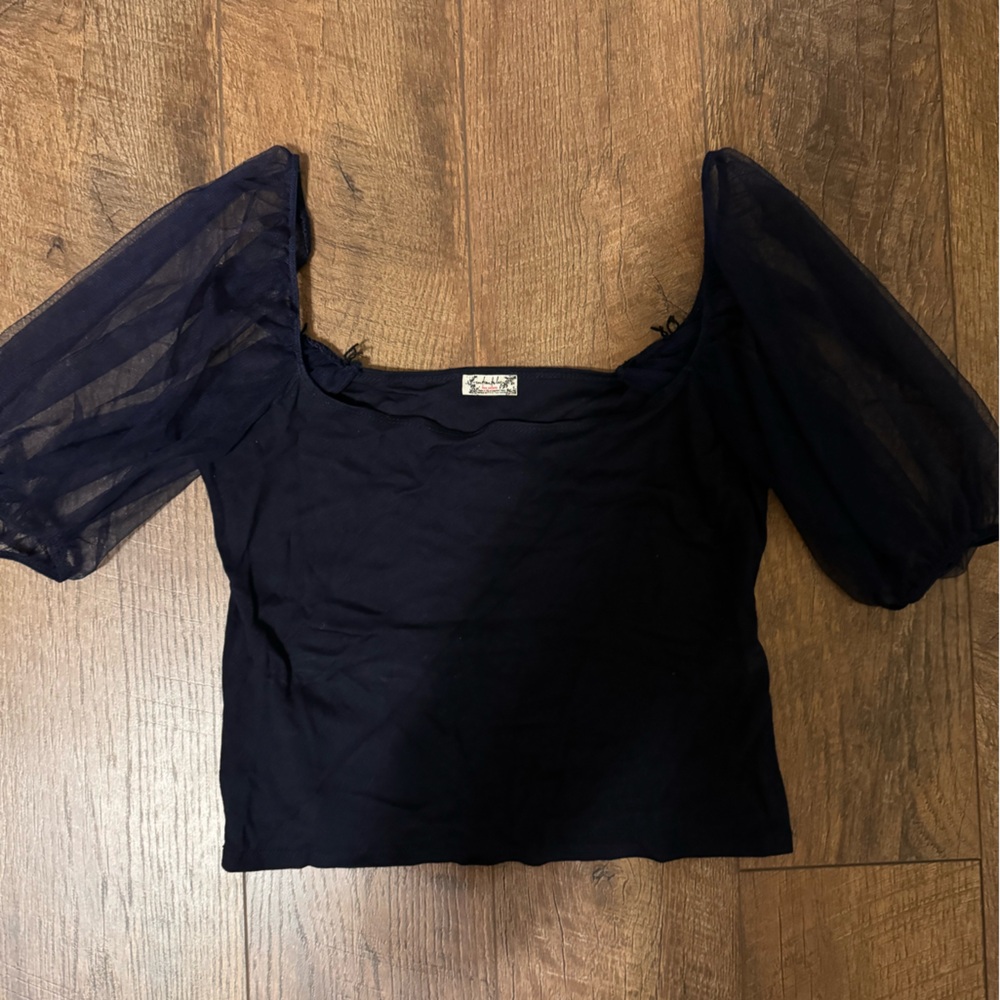 Free people navy puff sleeve top!